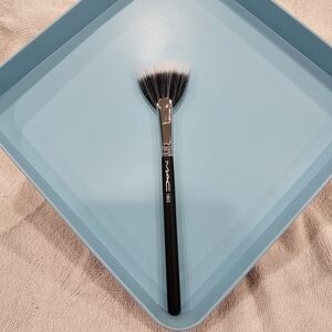 MAC Cosmetics Synthetic Duo Fibre Fan Brush Makeup Brush 184s